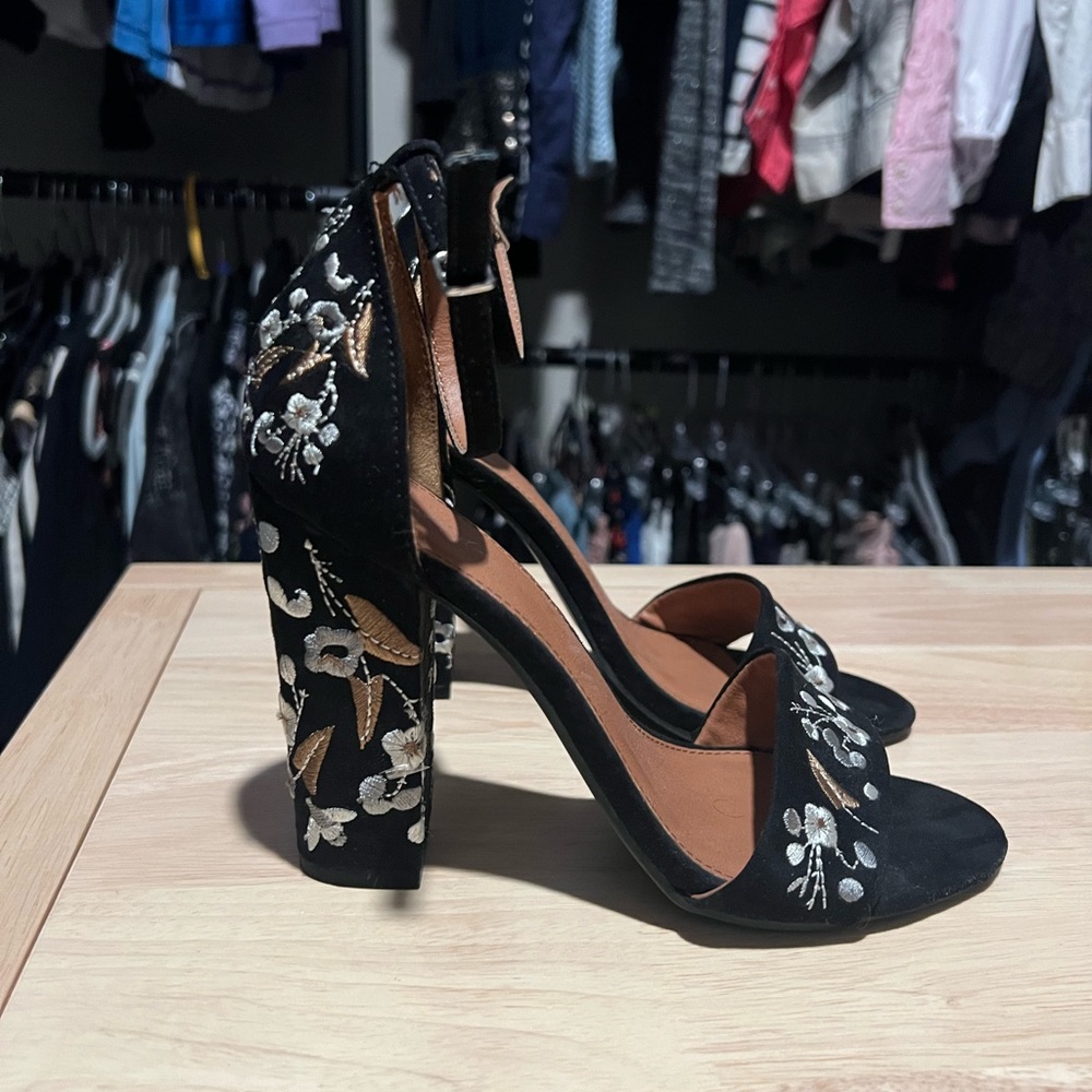 Flower embroidering heels